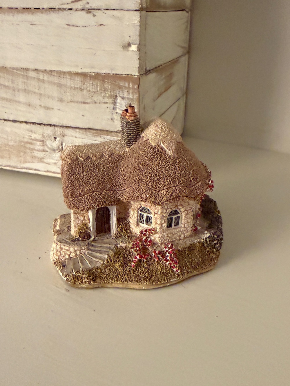 Lilliput Lane “Chine Cot” Miniature Cottage Handmade in England Collectible